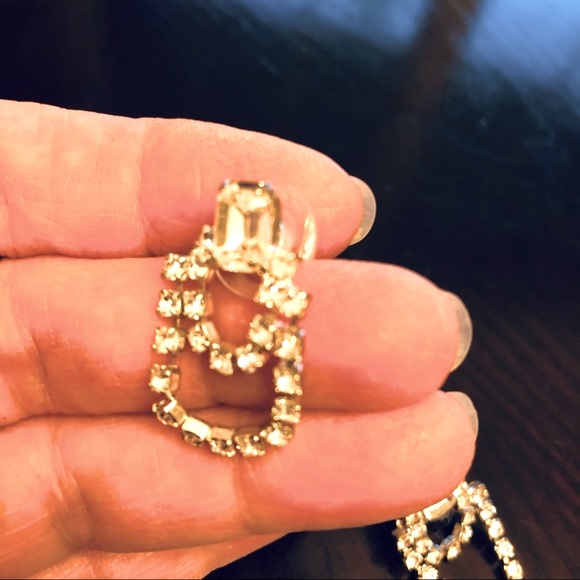 - From 1950s Vintage faceted crystal stud earringsE152 - Picture 6 of 8